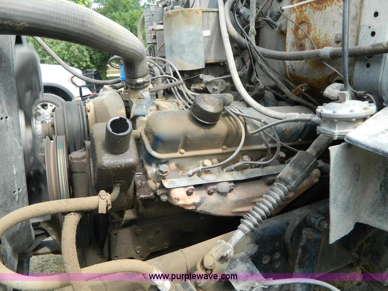 image for item G7769 1978 Ford F800 truck