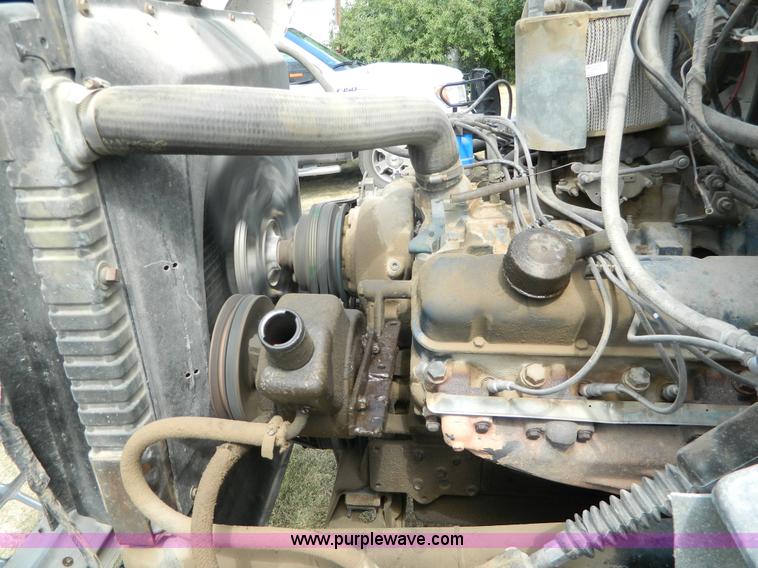 image for item G7769 1978 Ford F800 truck