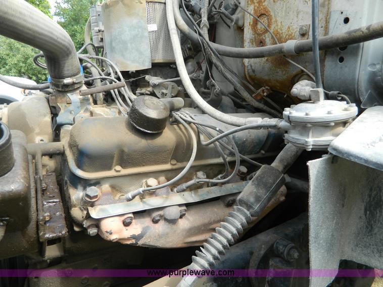 image for item G7769 1978 Ford F800 truck