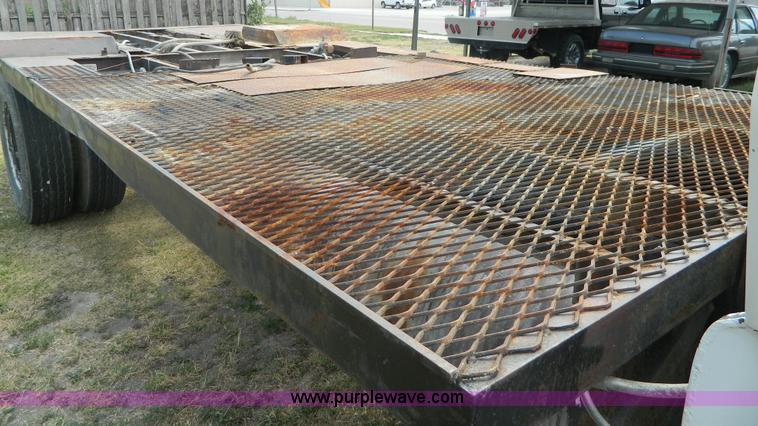 image for item G7769 1978 Ford F800 truck