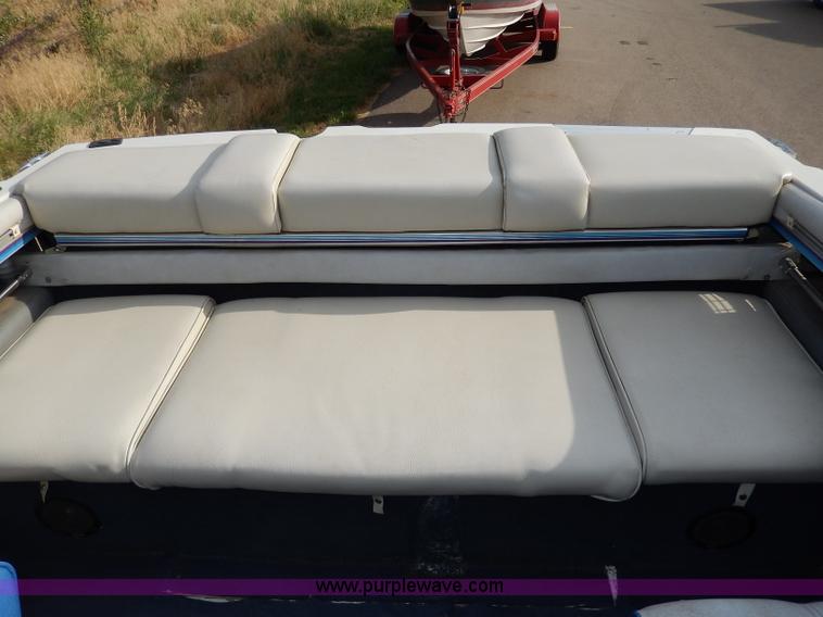 image for item H3018 1987 Bayliner 23'L boat