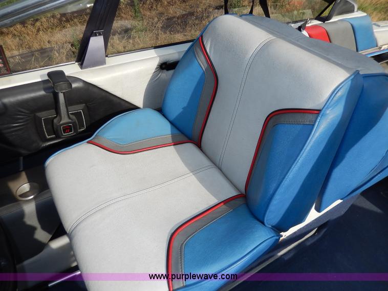 image for item H3018 1987 Bayliner 23'L boat