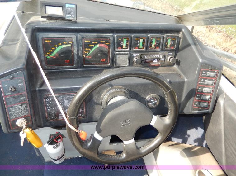 image for item H3018 1987 Bayliner 23'L boat