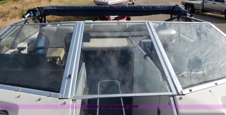 image for item H3018 1987 Bayliner 23'L boat