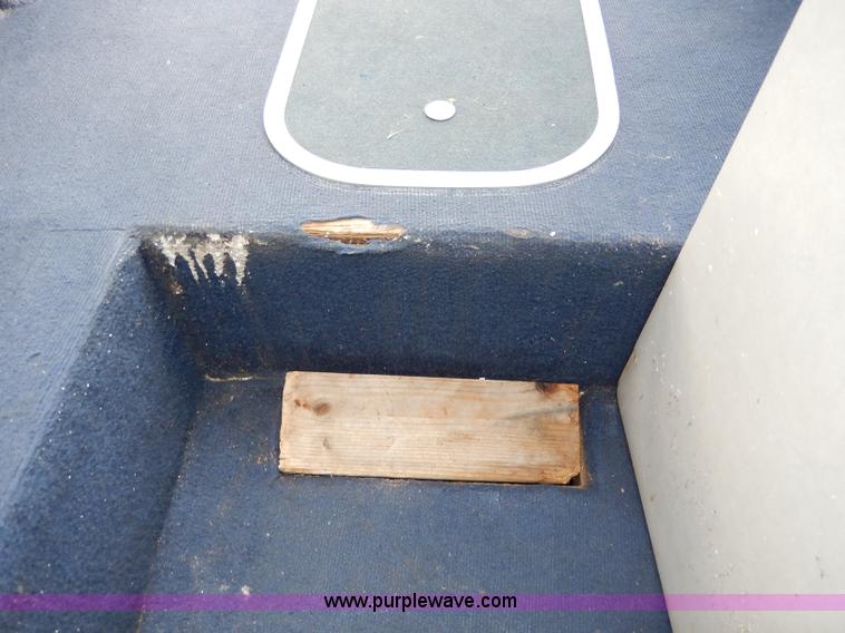 image for item H3018 1987 Bayliner 23'L boat