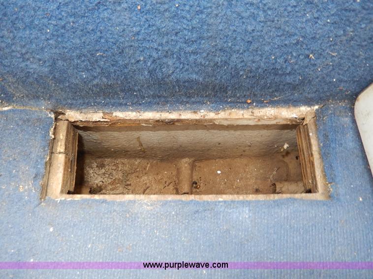 image for item H3018 1987 Bayliner 23'L boat