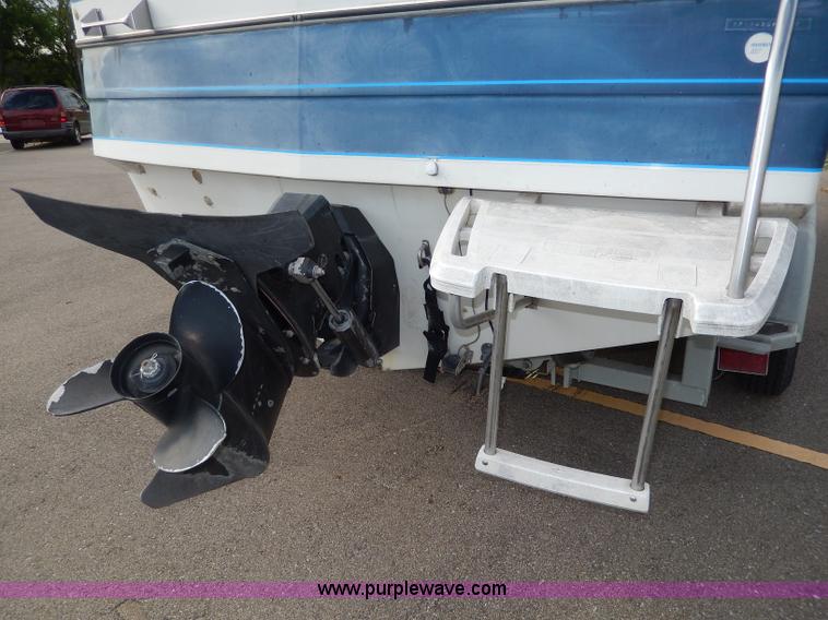 image for item H3018 1987 Bayliner 23'L boat
