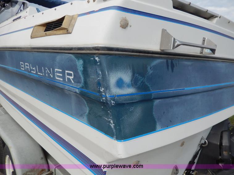 image for item H3018 1987 Bayliner 23'L boat