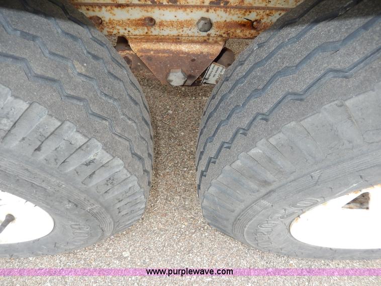 image for item H3018 1987 Bayliner 23'L boat