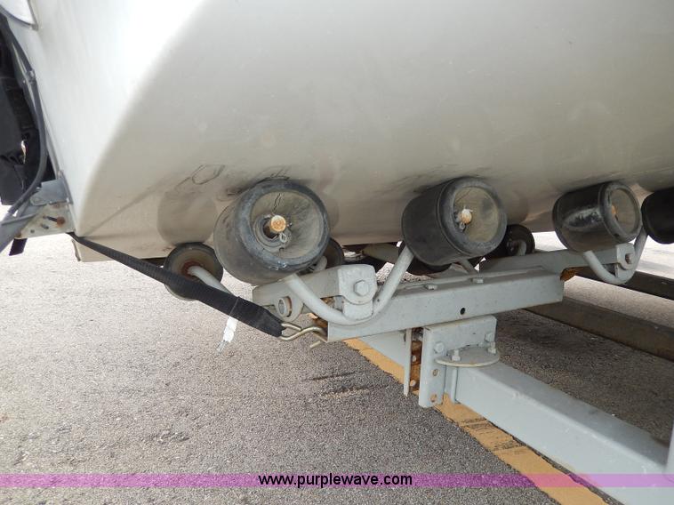 image for item H3018 1987 Bayliner 23'L boat