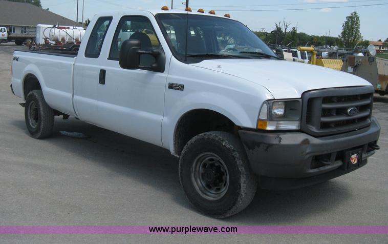 image for item H6484 2003 Ford F250 Super Duty XL SuperCab pickup truck