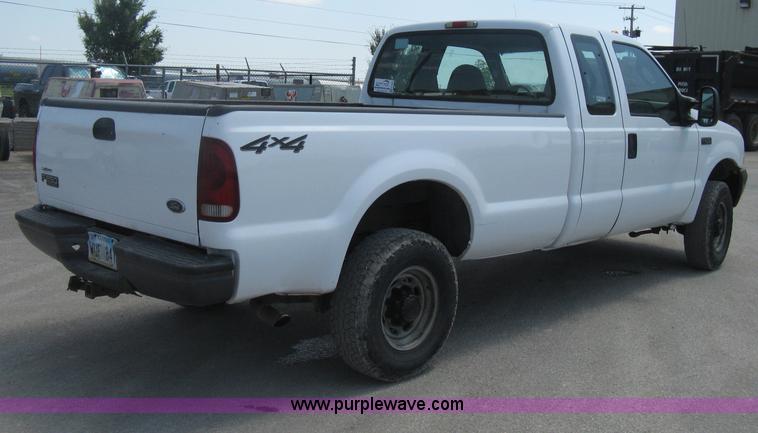 image for item H6484 2003 Ford F250 Super Duty XL SuperCab pickup truck