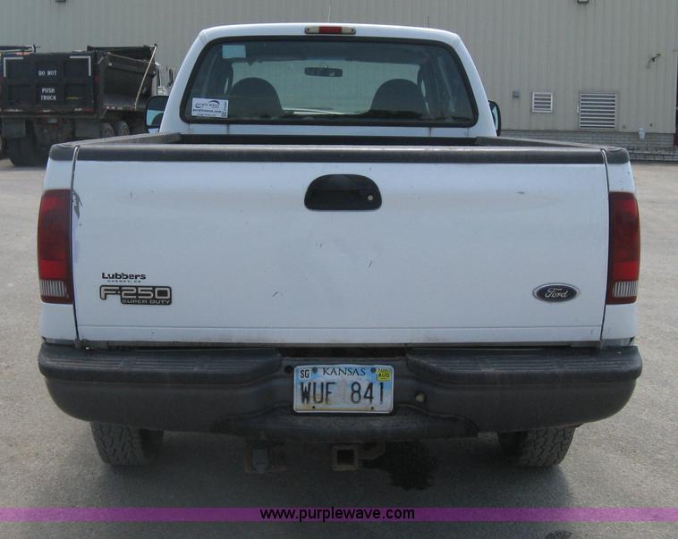 image for item H6484 2003 Ford F250 Super Duty XL SuperCab pickup truck