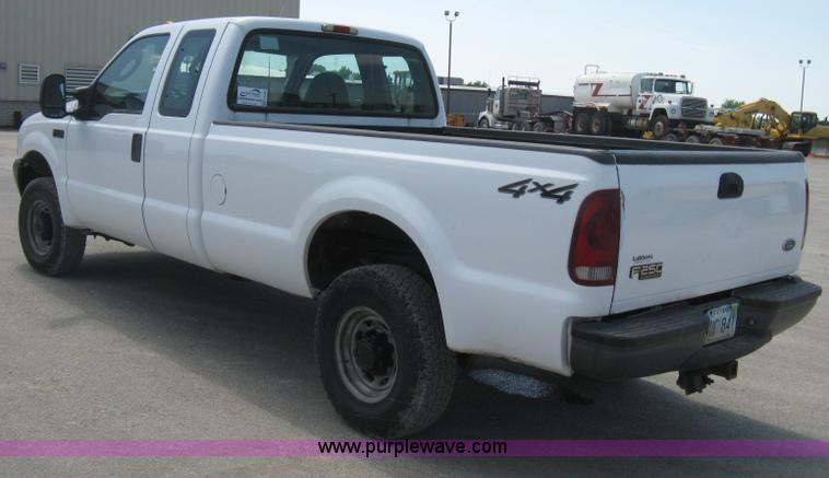 image for item H6484 2003 Ford F250 Super Duty XL SuperCab pickup truck