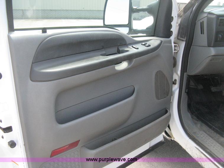 image for item H6484 2003 Ford F250 Super Duty XL SuperCab pickup truck