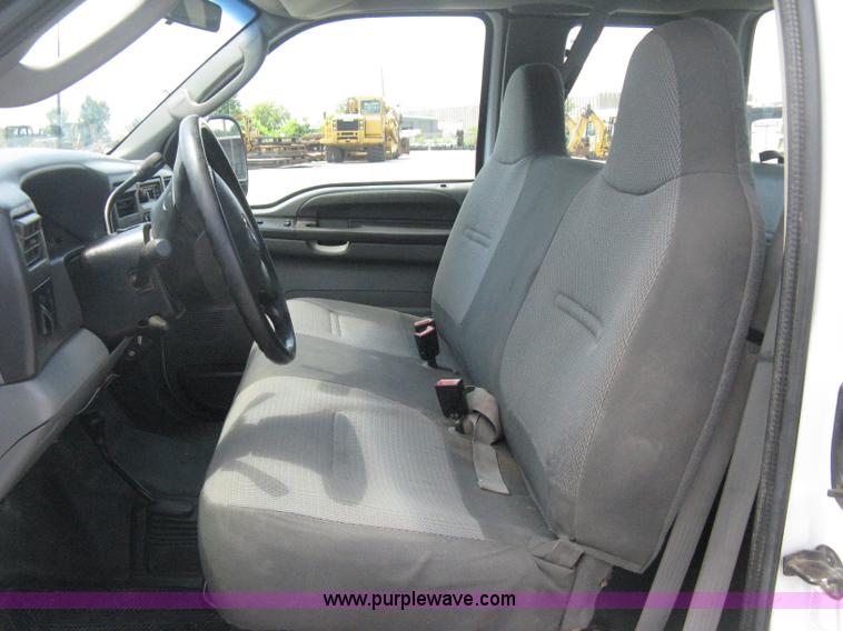 image for item H6484 2003 Ford F250 Super Duty XL SuperCab pickup truck