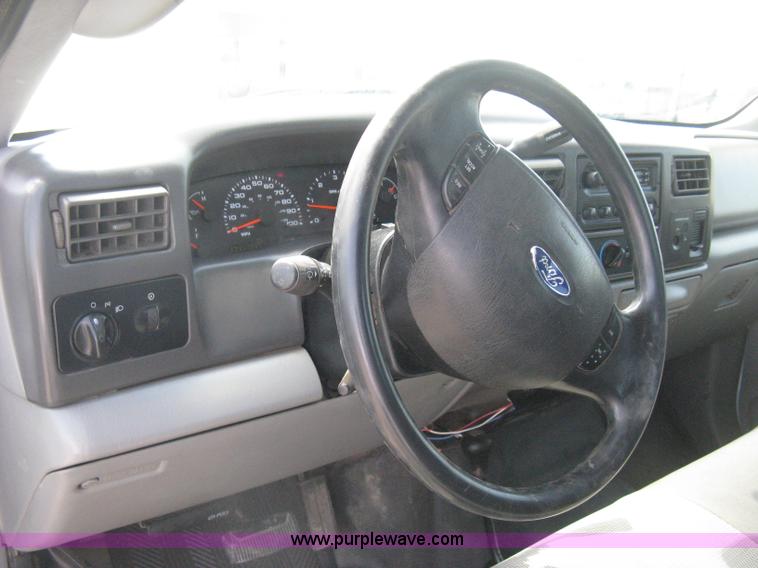 image for item H6484 2003 Ford F250 Super Duty XL SuperCab pickup truck