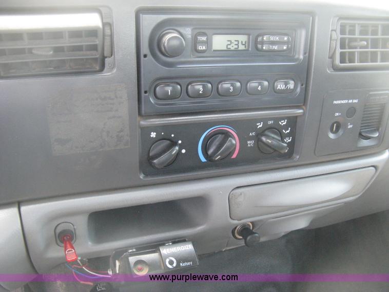 image for item H6484 2003 Ford F250 Super Duty XL SuperCab pickup truck