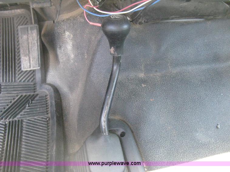 image for item H6484 2003 Ford F250 Super Duty XL SuperCab pickup truck