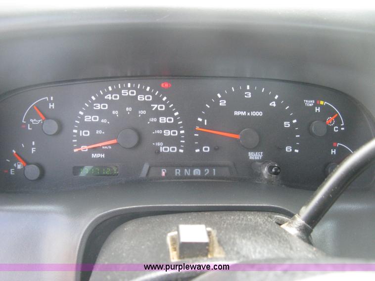 image for item H6484 2003 Ford F250 Super Duty XL SuperCab pickup truck