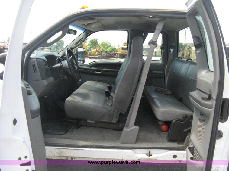 image for item H6484 2003 Ford F250 Super Duty XL SuperCab pickup truck