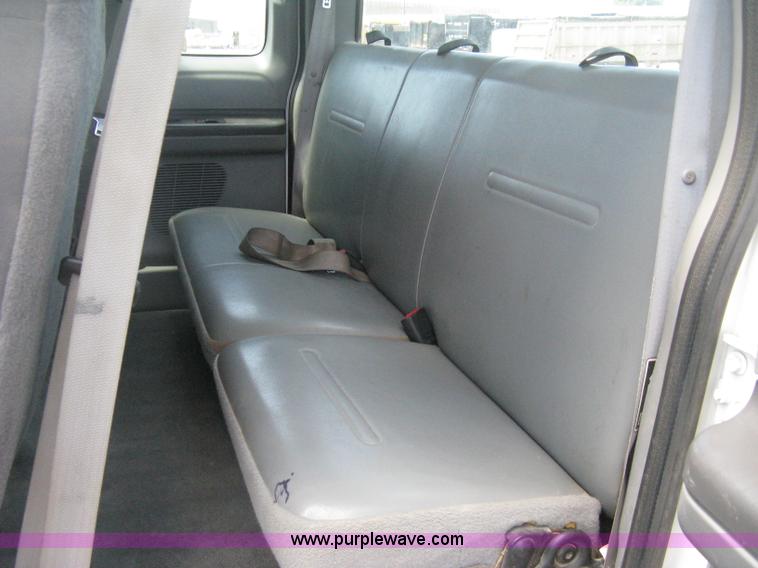 image for item H6484 2003 Ford F250 Super Duty XL SuperCab pickup truck