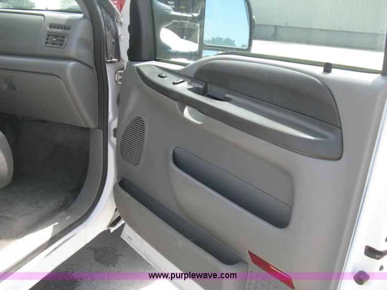 image for item H6484 2003 Ford F250 Super Duty XL SuperCab pickup truck