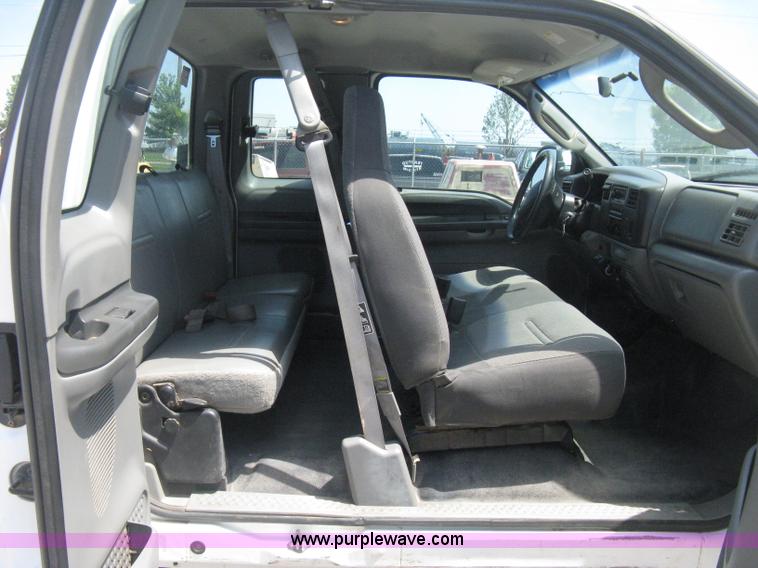 image for item H6484 2003 Ford F250 Super Duty XL SuperCab pickup truck