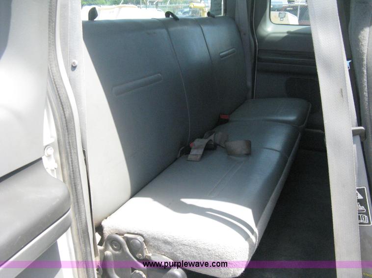 image for item H6484 2003 Ford F250 Super Duty XL SuperCab pickup truck