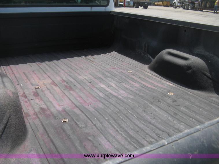 image for item H6484 2003 Ford F250 Super Duty XL SuperCab pickup truck