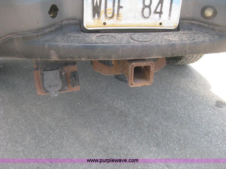 image for item H6484 2003 Ford F250 Super Duty XL SuperCab pickup truck