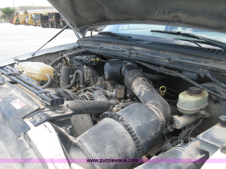 image for item H6484 2003 Ford F250 Super Duty XL SuperCab pickup truck