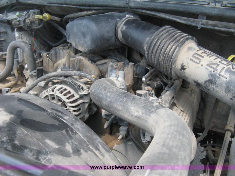 image for item H6484 2003 Ford F250 Super Duty XL SuperCab pickup truck