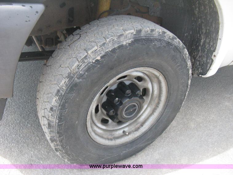 image for item H6484 2003 Ford F250 Super Duty XL SuperCab pickup truck