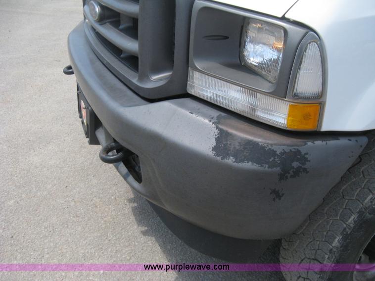 image for item H6484 2003 Ford F250 Super Duty XL SuperCab pickup truck