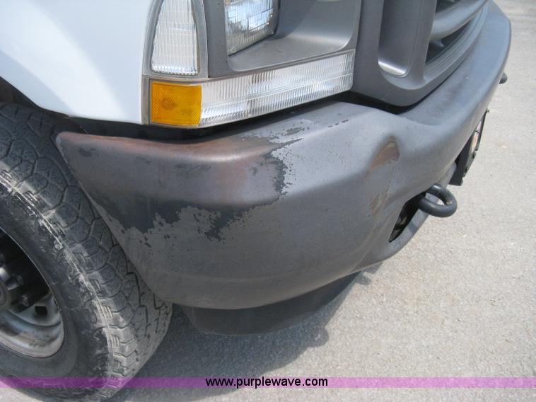 image for item H6484 2003 Ford F250 Super Duty XL SuperCab pickup truck