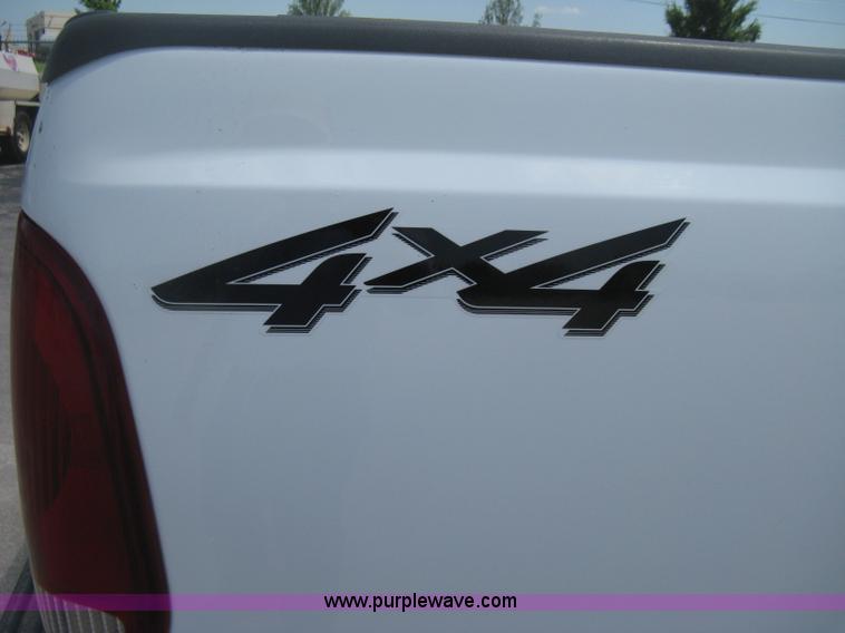 image for item H6484 2003 Ford F250 Super Duty XL SuperCab pickup truck