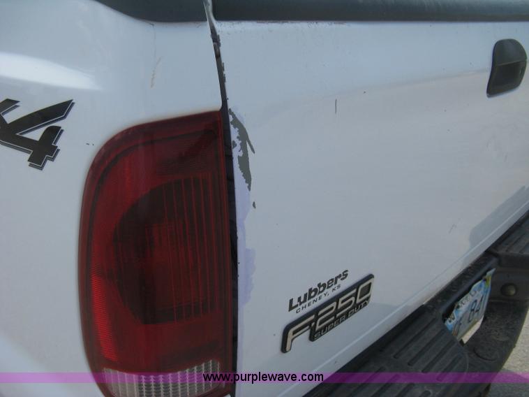 image for item H6484 2003 Ford F250 Super Duty XL SuperCab pickup truck