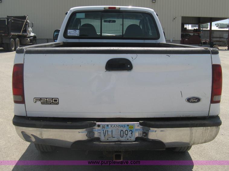 image for item H6485 2004 Ford F250 Super Duty XL SuperCab pickup truck