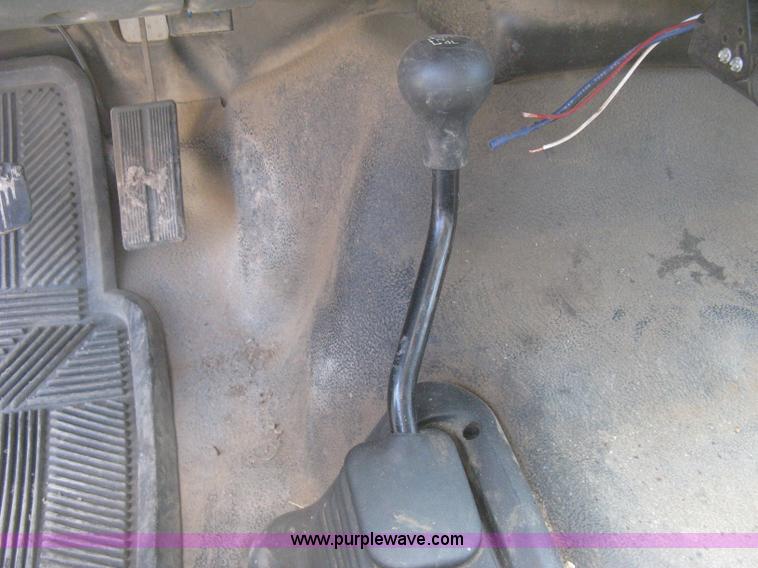 image for item H6485 2004 Ford F250 Super Duty XL SuperCab pickup truck