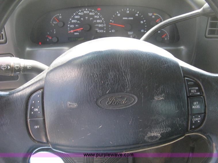 image for item H6485 2004 Ford F250 Super Duty XL SuperCab pickup truck