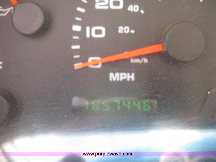 image for item H6485 2004 Ford F250 Super Duty XL SuperCab pickup truck