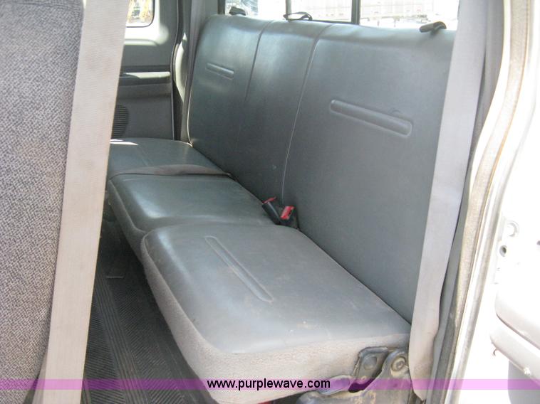 image for item H6485 2004 Ford F250 Super Duty XL SuperCab pickup truck