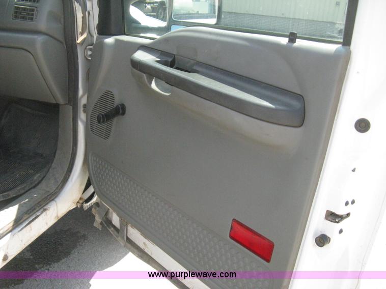 image for item H6485 2004 Ford F250 Super Duty XL SuperCab pickup truck