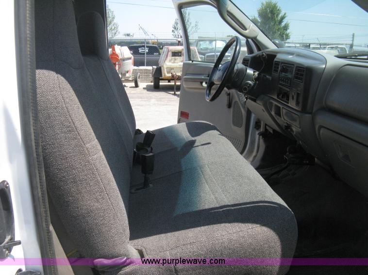 image for item H6485 2004 Ford F250 Super Duty XL SuperCab pickup truck