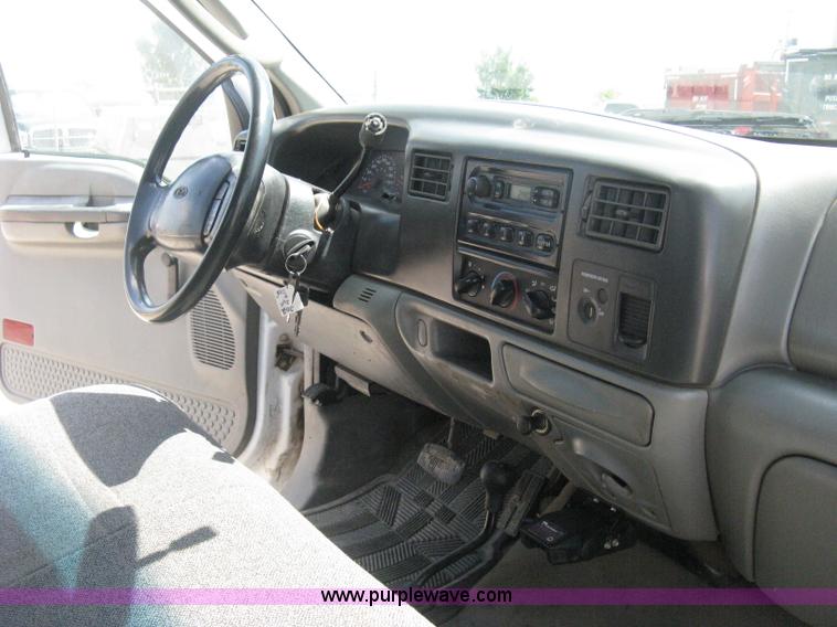 image for item H6485 2004 Ford F250 Super Duty XL SuperCab pickup truck