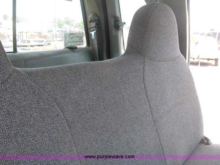 image for item H6485 2004 Ford F250 Super Duty XL SuperCab pickup truck