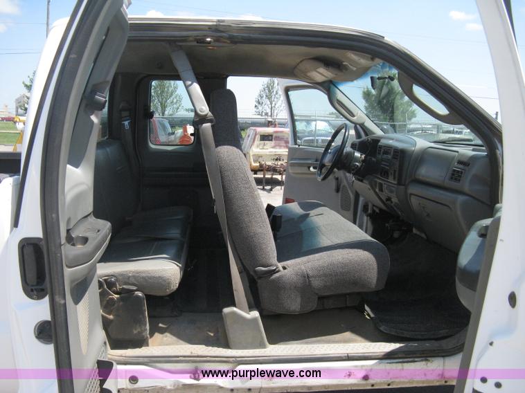 image for item H6485 2004 Ford F250 Super Duty XL SuperCab pickup truck