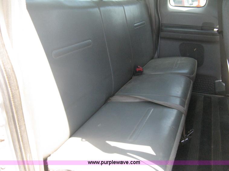 image for item H6485 2004 Ford F250 Super Duty XL SuperCab pickup truck