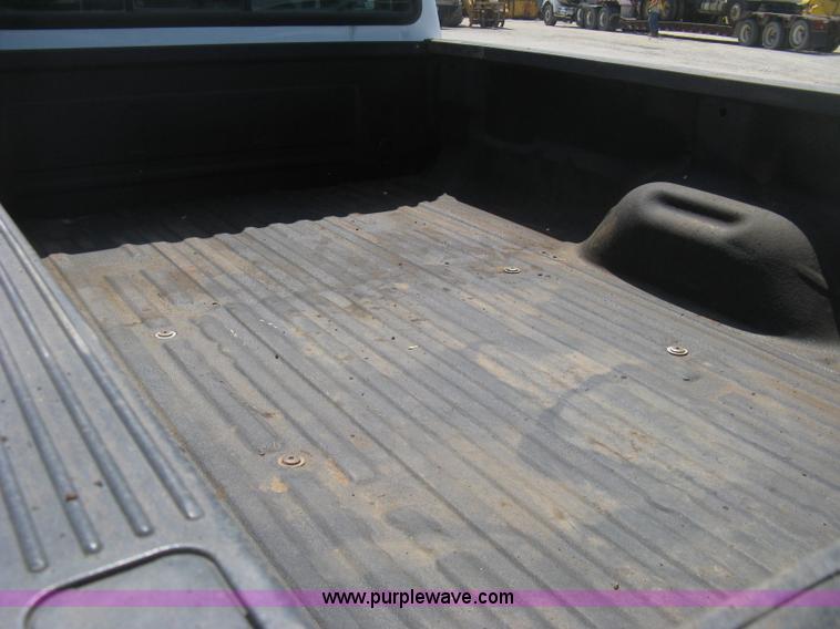 image for item H6485 2004 Ford F250 Super Duty XL SuperCab pickup truck